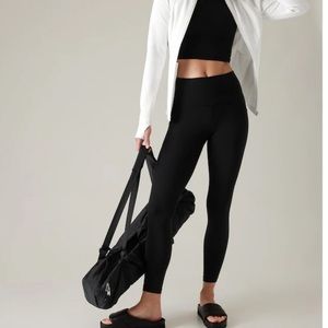 Athleta Salutation Stash 7/8 Tight
